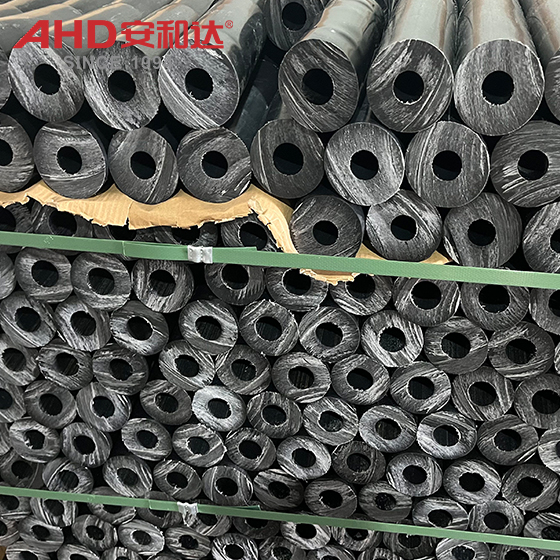 tubos de pompones negros black pom tubes