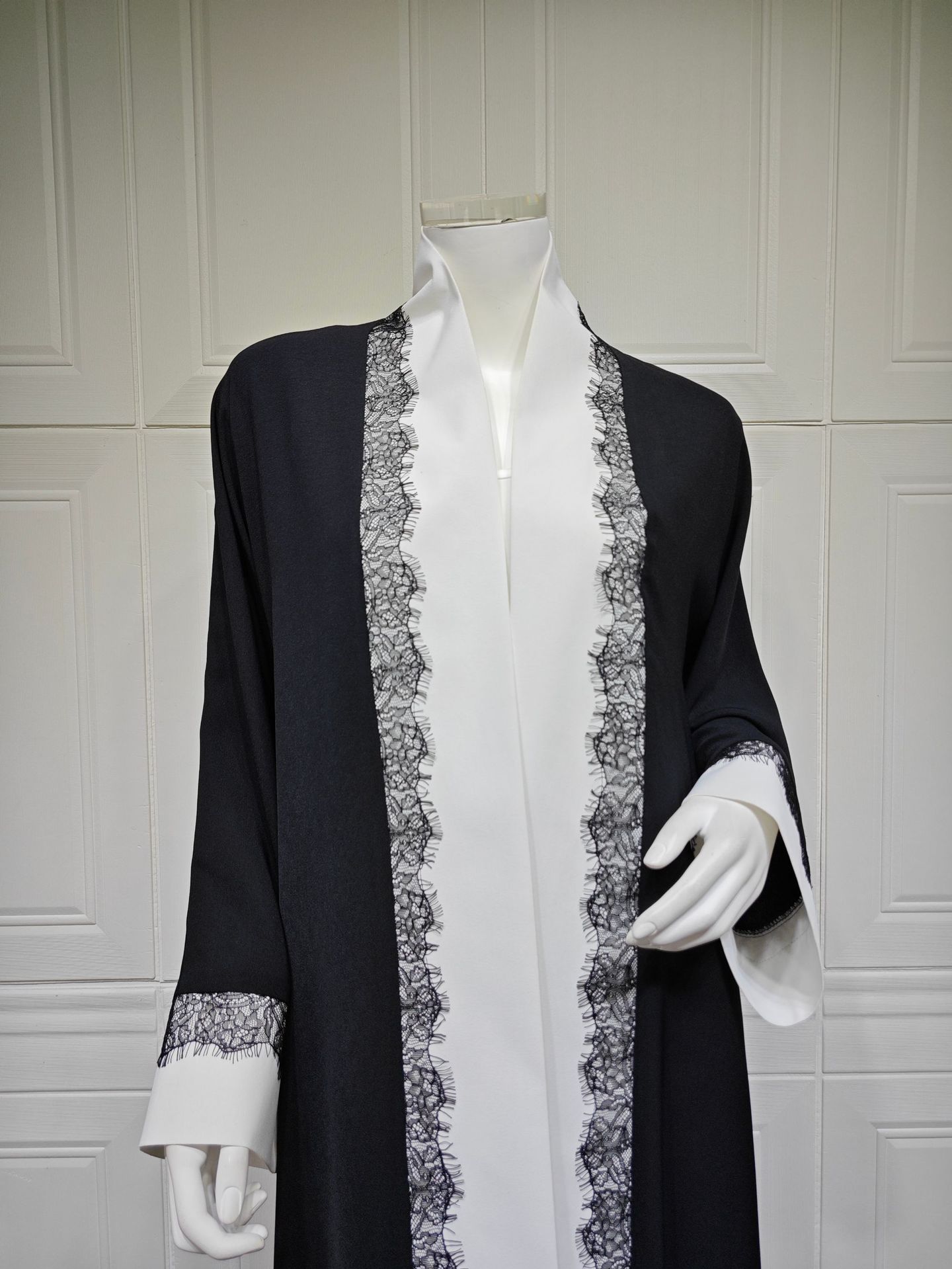 توری مشکی و سفید کیمونو آبایا Black & White Lace Trim Kimono Abaya