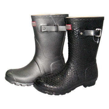 Rubber boots with vulcanized construction