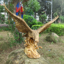 Life size golden eagle garden bronze sculpture