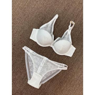 Ensemble de bikini avec soutien-gorge et soutien-gorge en dentelle