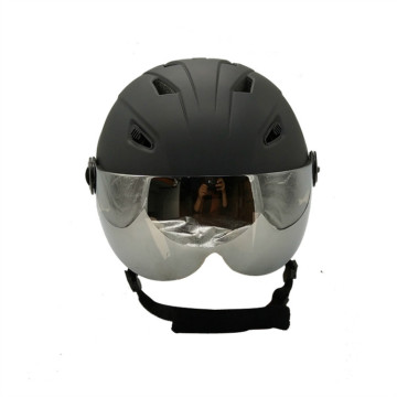 Freeride womens snow helmet na may visor.