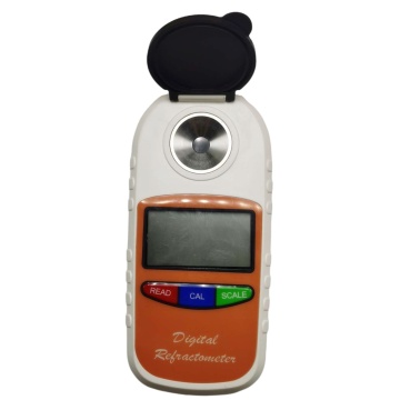 Portable Digital Clinical Refractometer for Veterinary Use in Dog and Cat Serum Protein Analysis