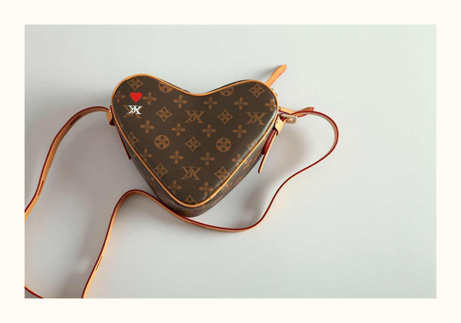 2021 hot sale designer handbags for women famous brands love heart-shaped retro print diagonal lady handbag