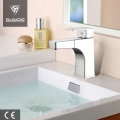 Rubinetto lavabo bagno moderno con foro singolo