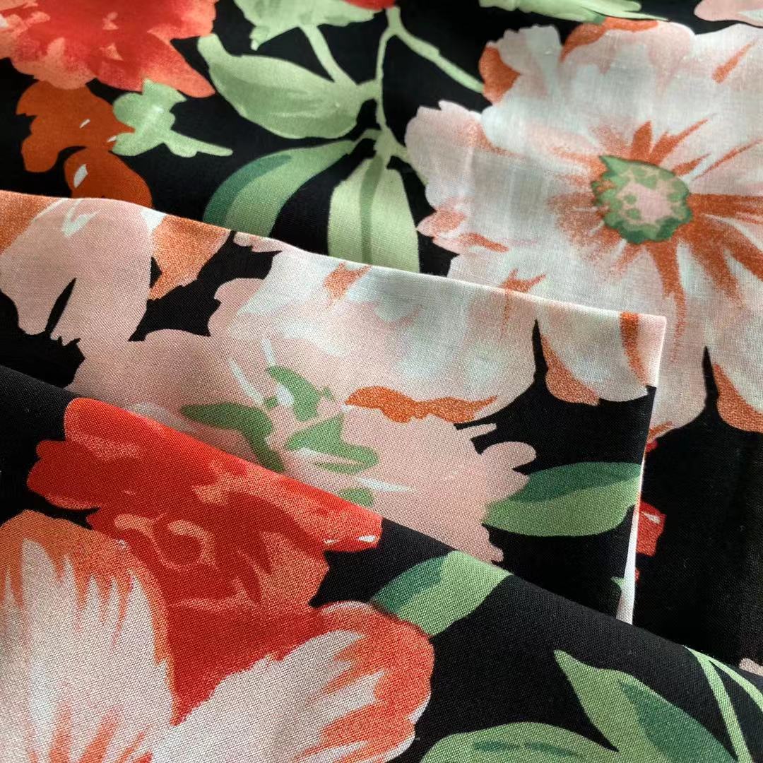 Großhandel benutzerdefinierte 100% gedruckte Viskose -Rayon -Stoff, gewebte Technik Bright Color Digital bedrucktes Rayon -Stoff