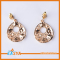 Unik Crystal kerawang bunga Alloy anting-anting emas