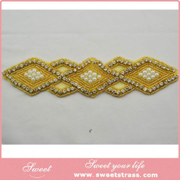 Beautiful chaton strass brooch