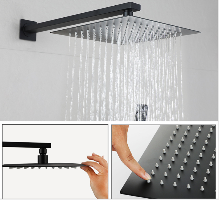 隠された壁に取り付けられた2つの機能のハンドシャワー(黒い浴槽の蛇口を含む)バスルームシャワーヘッドセット