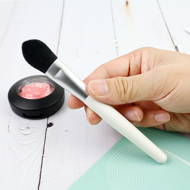 makeup brush to apply foundation