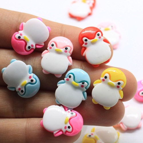 Coloré petit pingouin en forme de résine Cabochon perles entretoise 100psc / sac pour bricolage décoration perles à la main artisanat décor