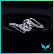 Wholesale engagement moissanite ring diamond, white moissanite ring sale in low price