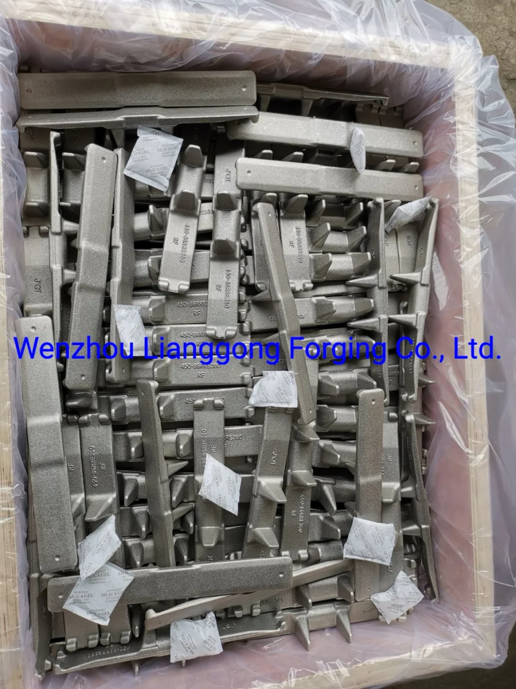 Forged Track Shoes Undercarriage Parts for Excavator and Bulldozer China Manufacturer