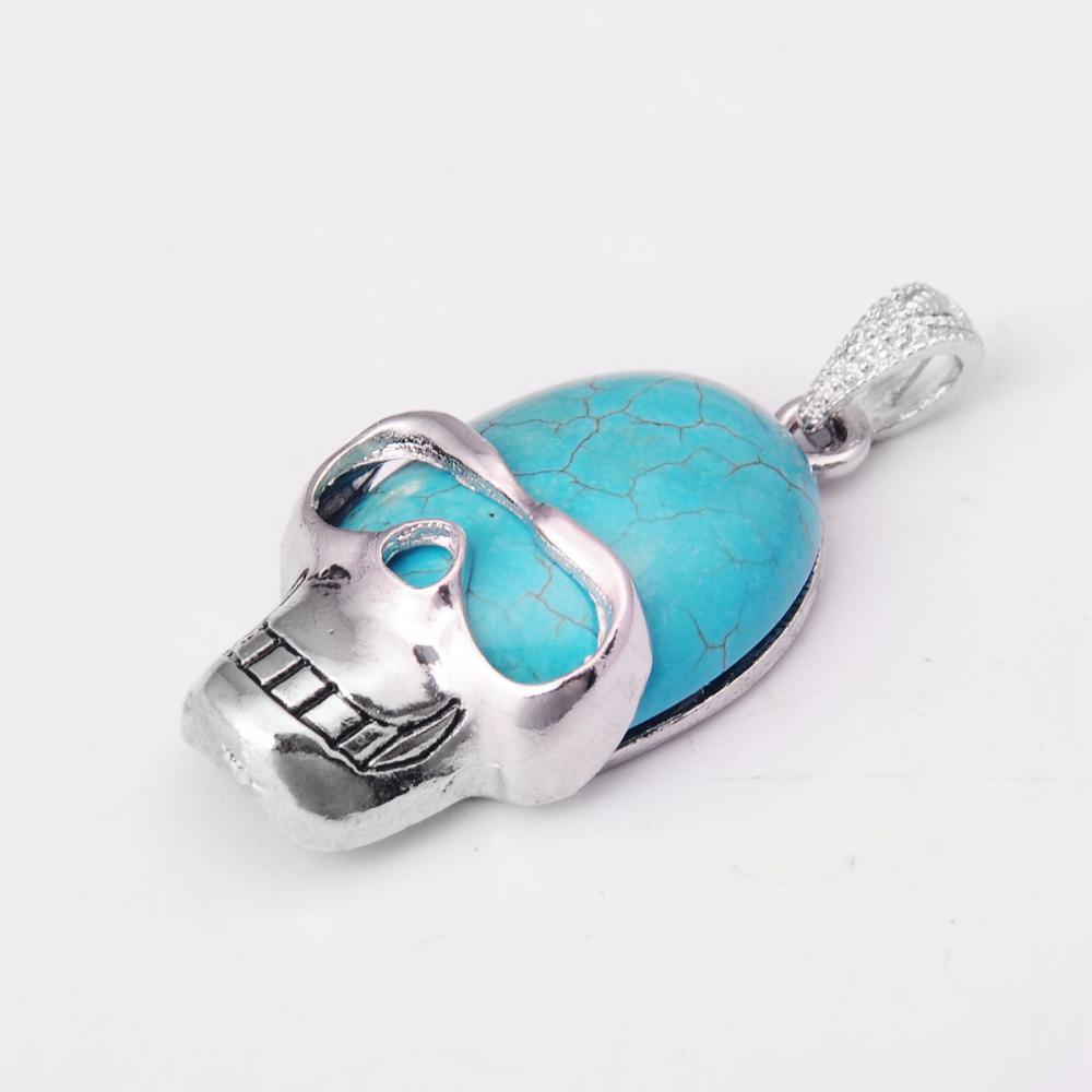 Pendentif crane en alliage turquoise avec pierres semi-precieuses