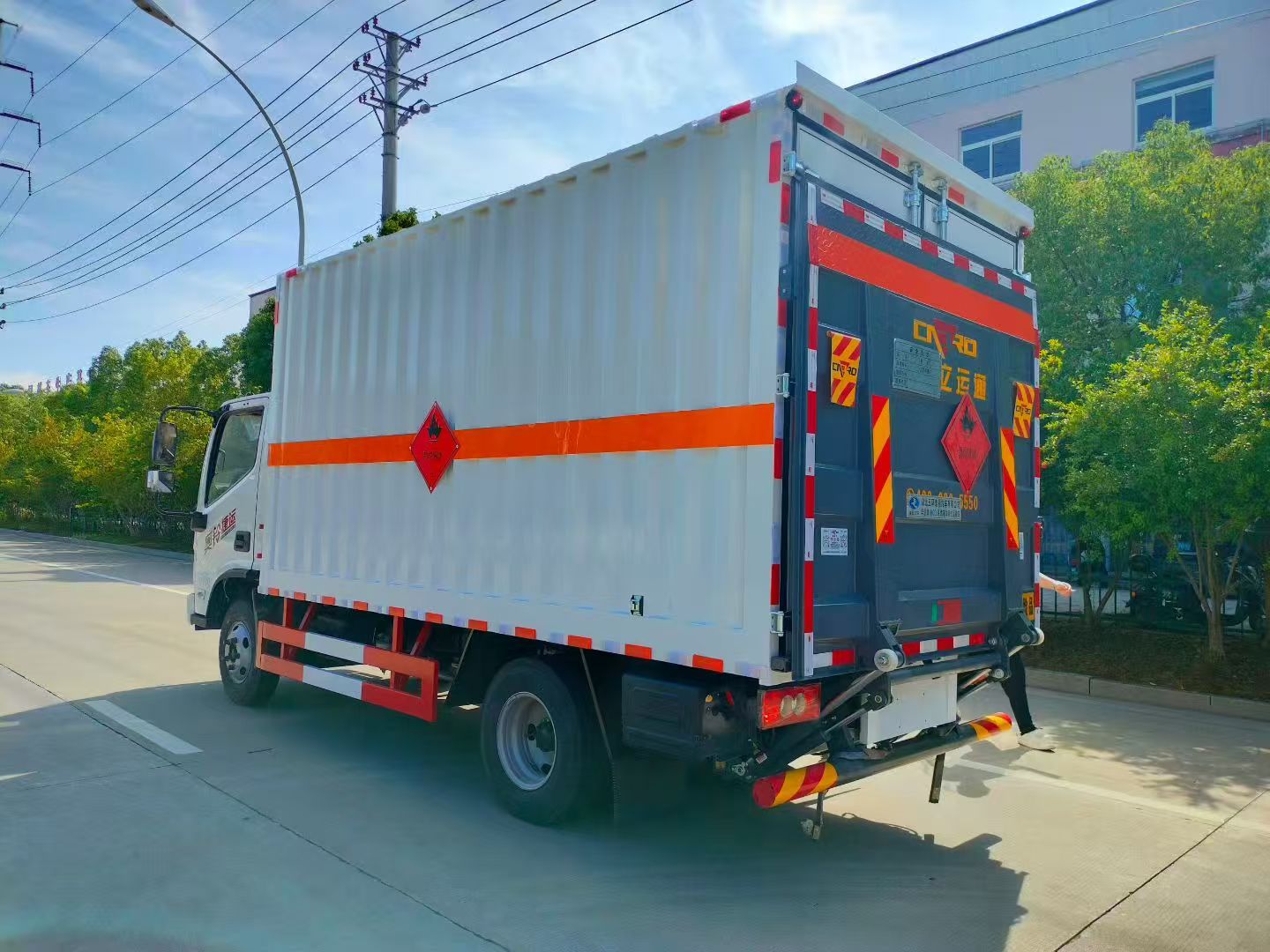 Прочный легкий грузовой автомобиль со взрывозащитой Strong Light Cargo Truck with Explosion Protection