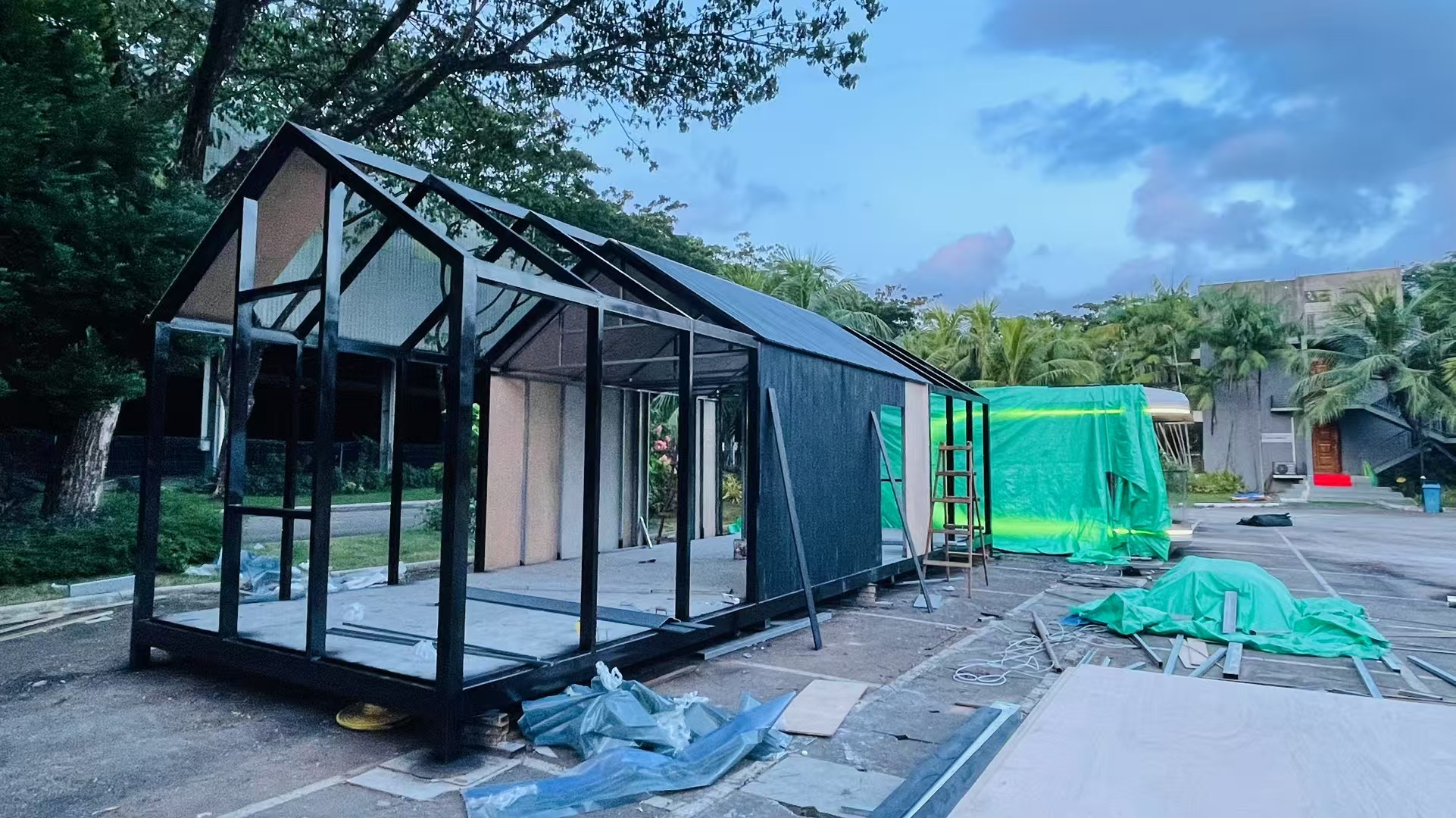 Előre gyártott acélszerkezetű üvegház 01 Prefabricated Steel Structure Glass House 01