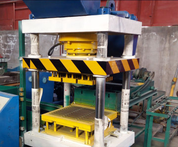 Four-column hydraulic brick machine