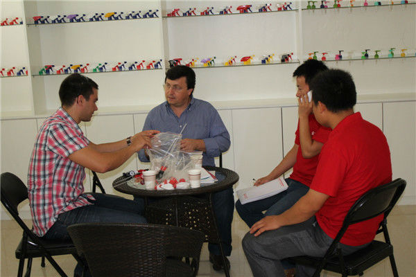 28mm Plastic Screw Cap Pineapple Shape 28/410 pink Cap With Inner Plug