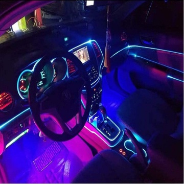 Installazione dell&#39;illuminazione a stella ambientale dell&#39;auto