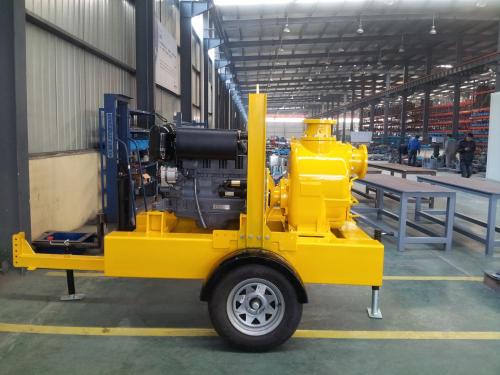 Trailer gắn thùng rác tự mồi bộ máy bơm nước diesel