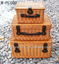 wicker picnic hamper with leather lock and handle / wicker gift basket