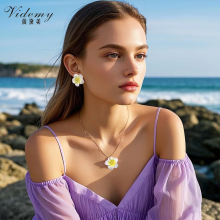 Simple Frangipani Stud Earrings Necklace Set