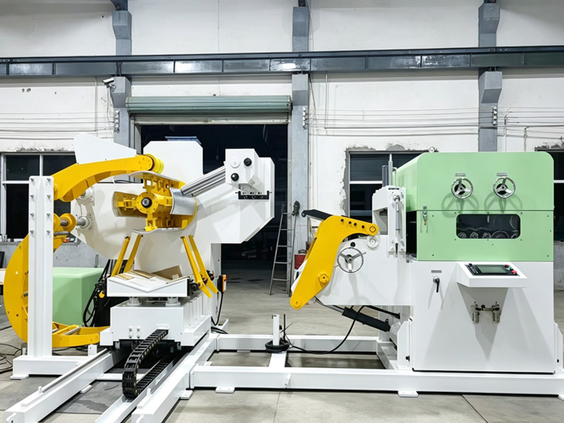 3'ü 1 arada Servo Besleme Makinesi 3-in-1 Servo Feeder Machine