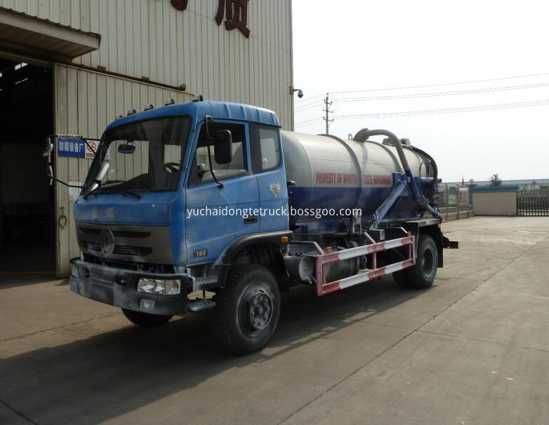 Sewage suction tank truck 2