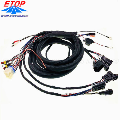 복잡한 자동차 ECU 및 릴레이 커넥터 케이블 하네스