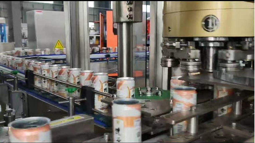 Máquina de llenado y cierre de latas / latas de aluminio