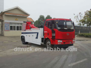 FAW road wrecker truck