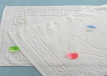 White Color Jacquard Bath Mat