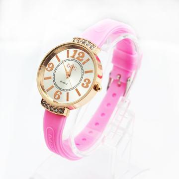2015 hot sell silicone quartz  diamante watch
