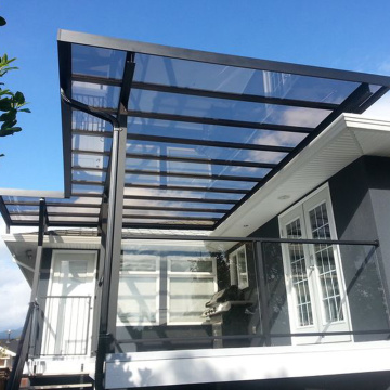 Toldeos de aluminio personalizados para propiedades residenciales