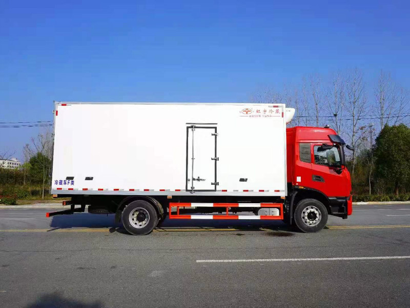 Dongfeng 18 Tons Meat Freezer Truck مبردة شاحنة