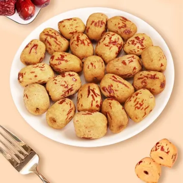 Pitted and peeled large red dates