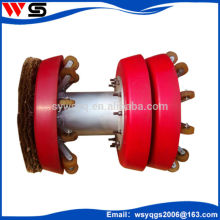 scraper supporting wheel cleaning pig with elastic arm