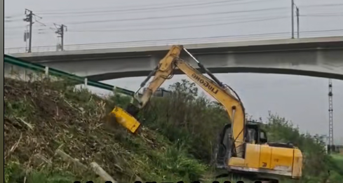 Hydraulic Excavator Forestry Mulcher High Efficiency Wood Chipper Shredder Mulcher Crusher