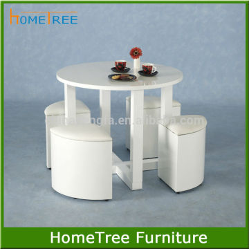 Glossy white round dining table with chair