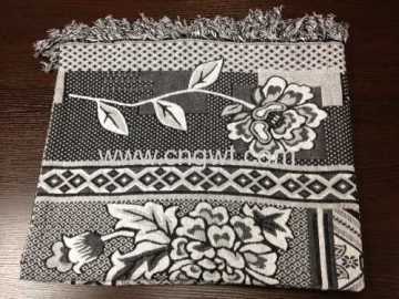 Gray Colour Yarn Thread Blanket?