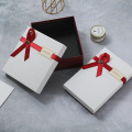 Kreative Geschenkbox mit Lippenstift im Ins-Stil