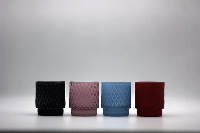 Дэкаратыўныя шкляныя свечкі ў розных канструкцыях