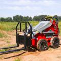 Le chargeur de skid Steer peut être équipé de pièces jointes