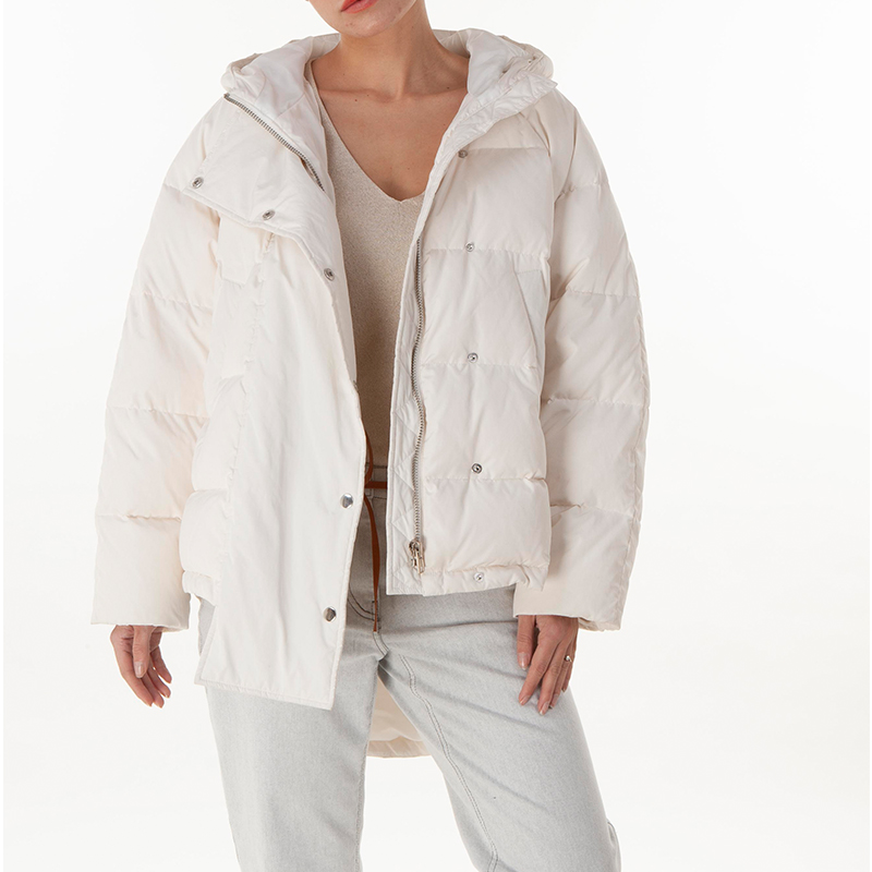 Fashionable white down jacket