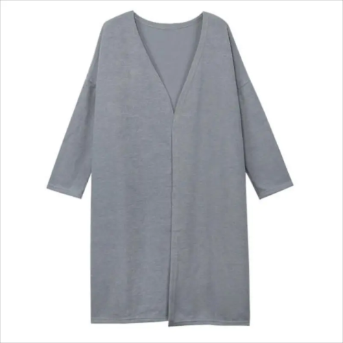 Maglione grigio a maglia lunga in vendita