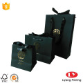 Bolsa de papel negro mate logotipo de oro