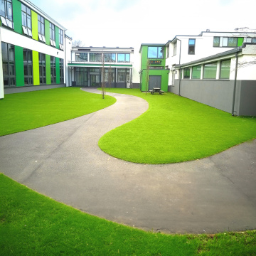 Schulgolf und Bürogolf mit künstlichem Gras
