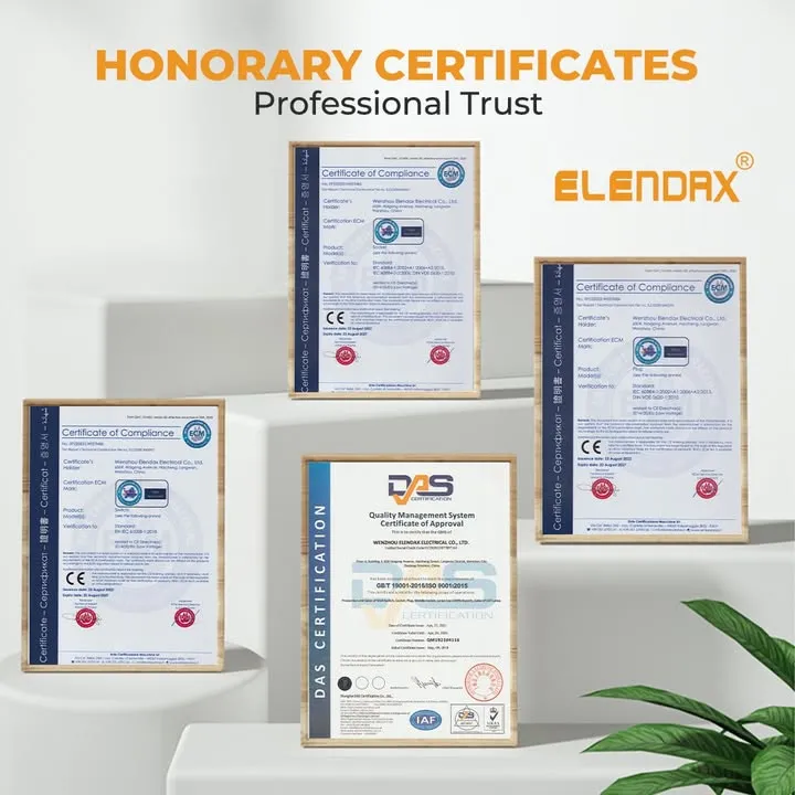 Тройная розетка с защитными крышками IP44, синяя резина Elendax