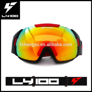 The spherical shape of the movement frameless ski goggles