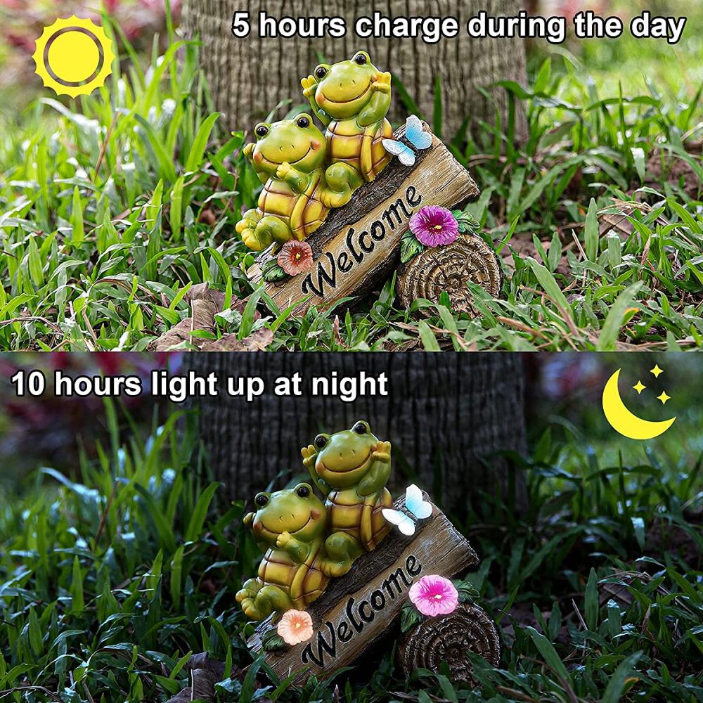 Tartarugas fofas no tronco com luzes LED solares